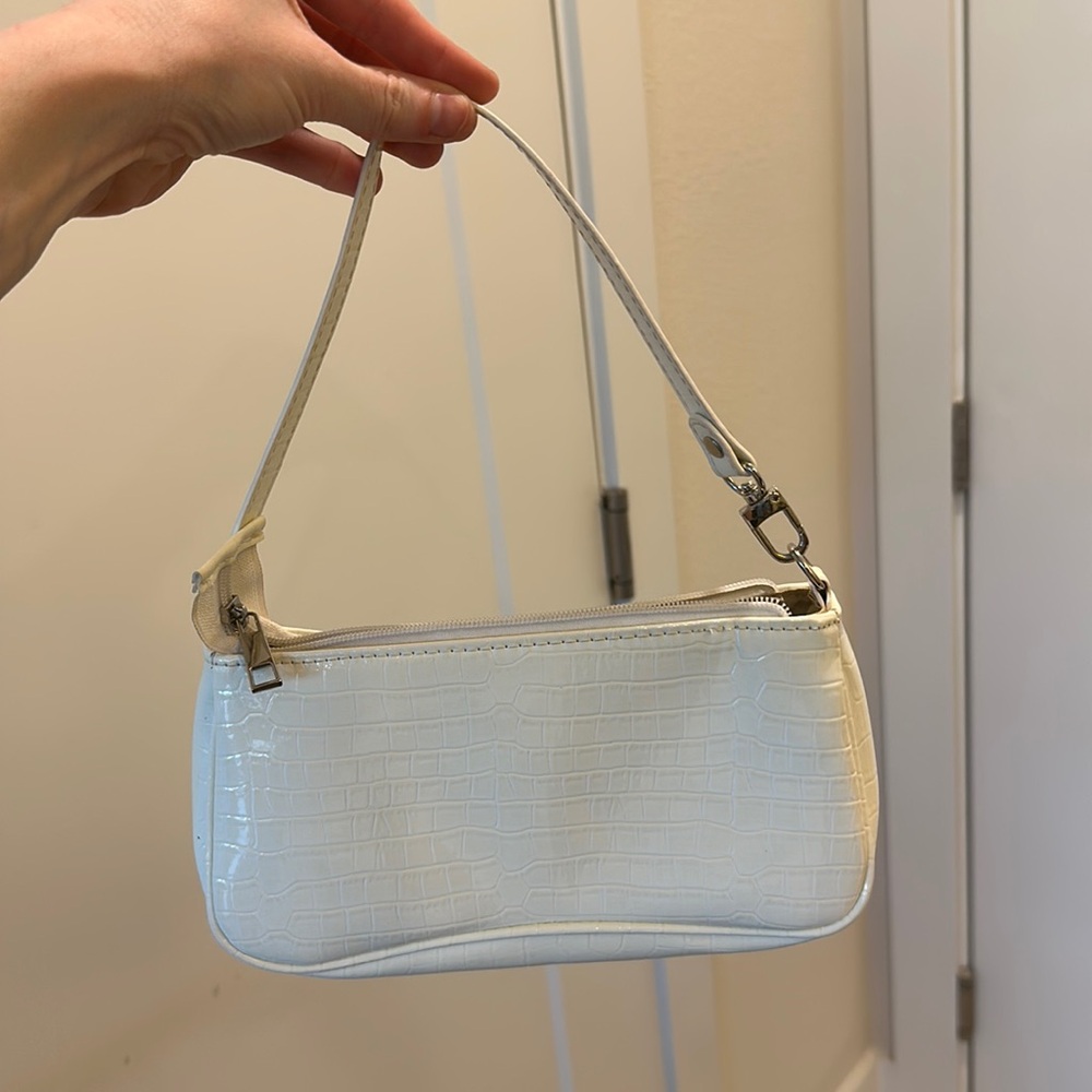 White shoulder purse